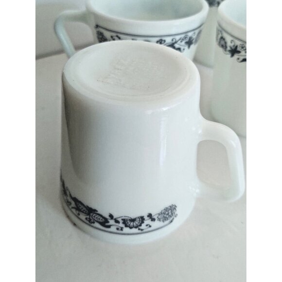 4 Vintage Pyrex Milk Glass “Old Town Blue Onion” 8 oz. Mugs - Picture 9 of 11